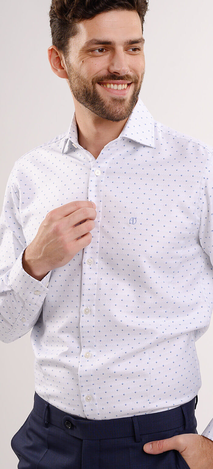Bílá Classic Fit košile se vzorem modrých kosočtverců