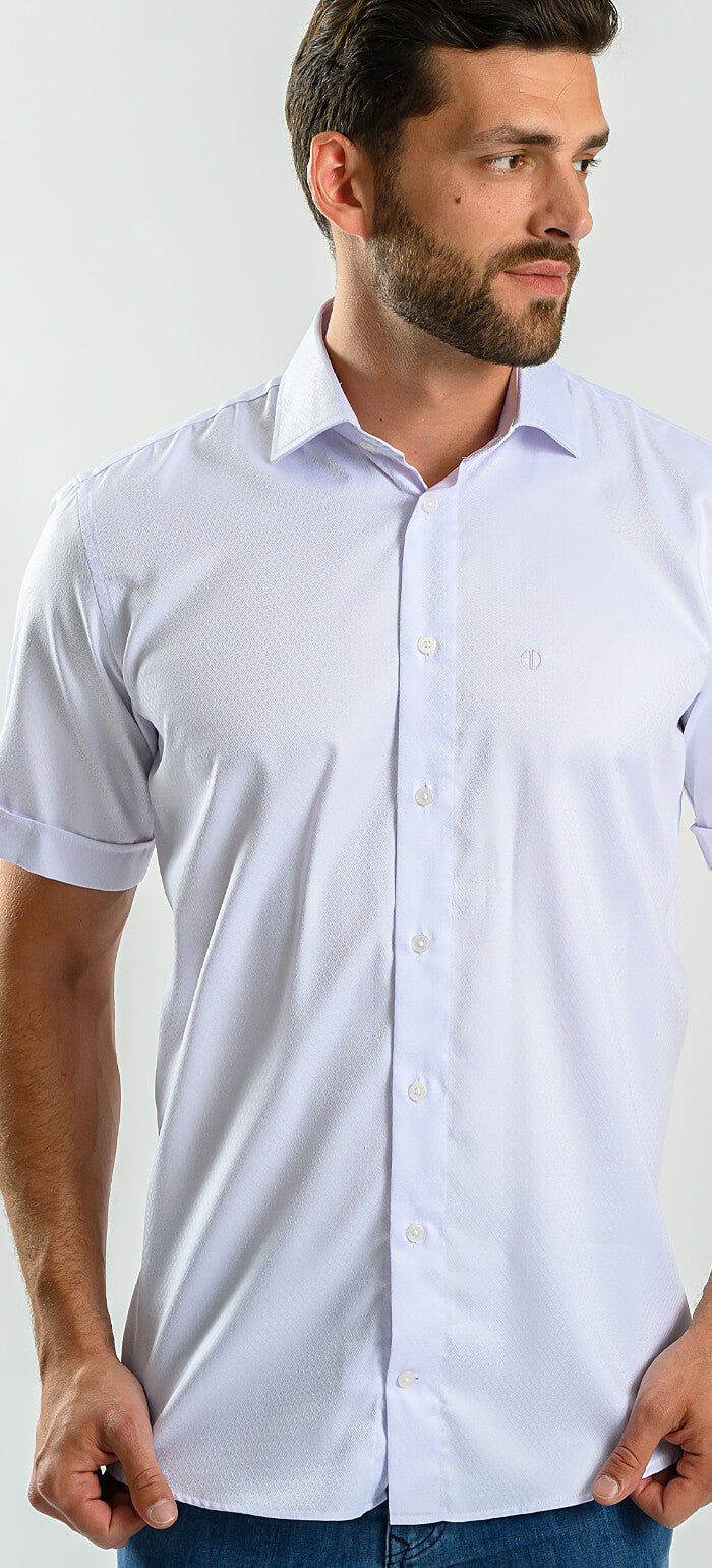Bílá Slim Fit košile s fialovým odleskem as krátkým rukávem