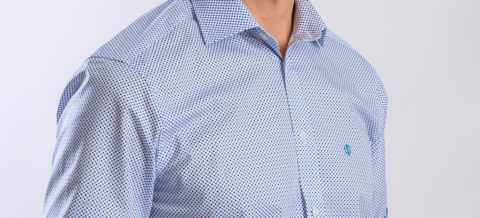 Bílá Slim Fit košile s krátkým rukávem a modrým vzorem