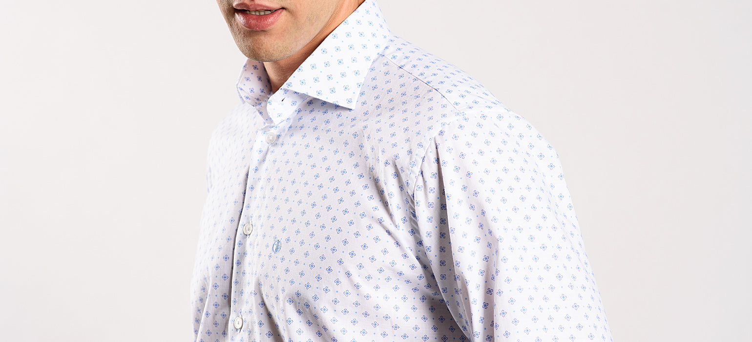 Bílá Slim Fit košile s modrým vzorem