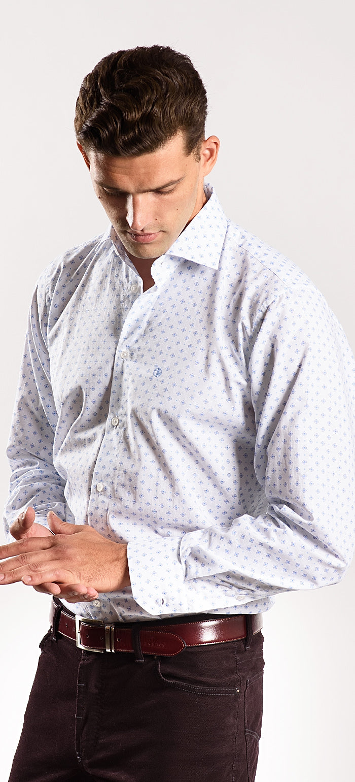 Bílá Slim Fit košile s modrým vzorem