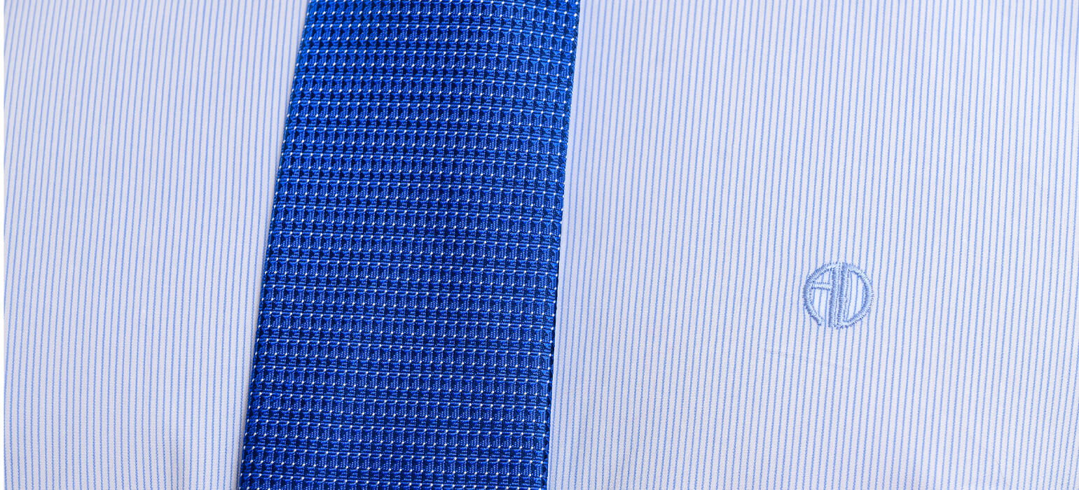 Biela Slim Fit košeľa s modrými pásikmi