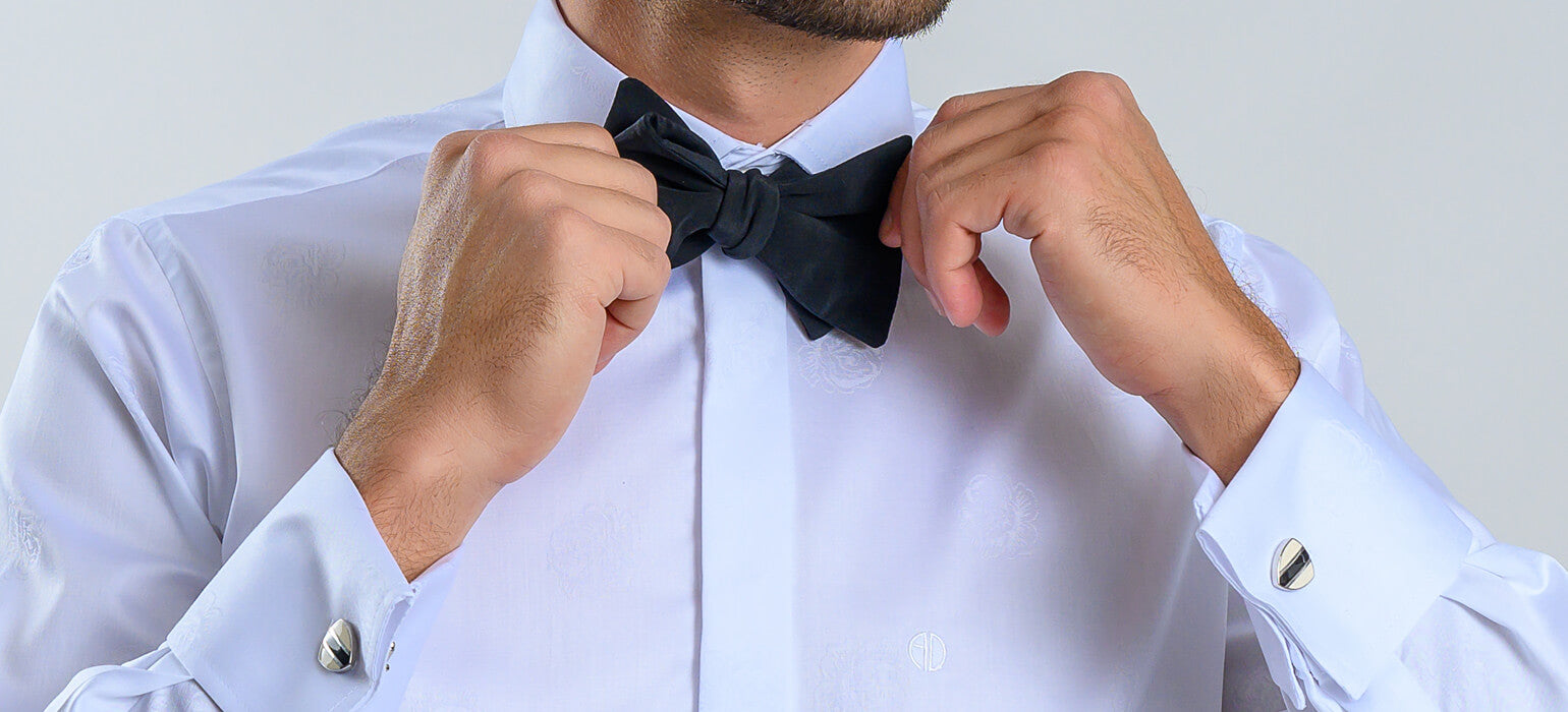 Bílá Slim Fit společenská košile se vzorem růží